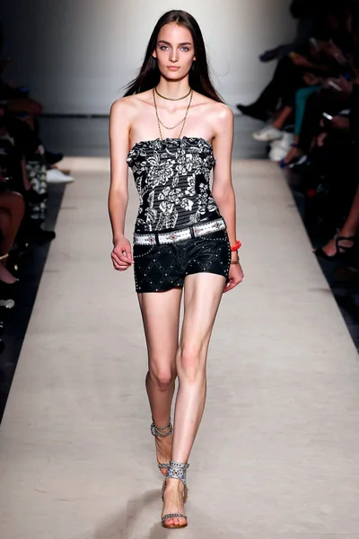 Look 10